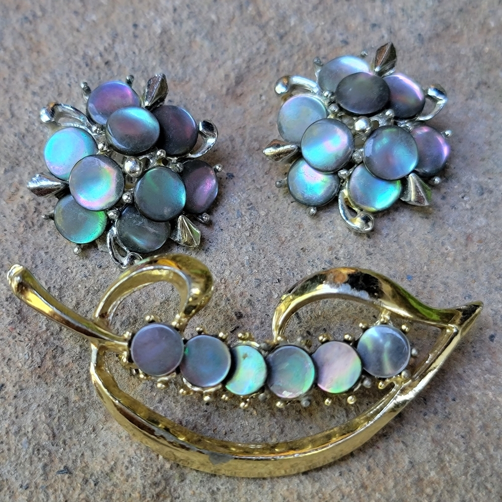 VINTAGE SIGNED MARHILL BROOCH AND CLIP ON EARRINGS SET